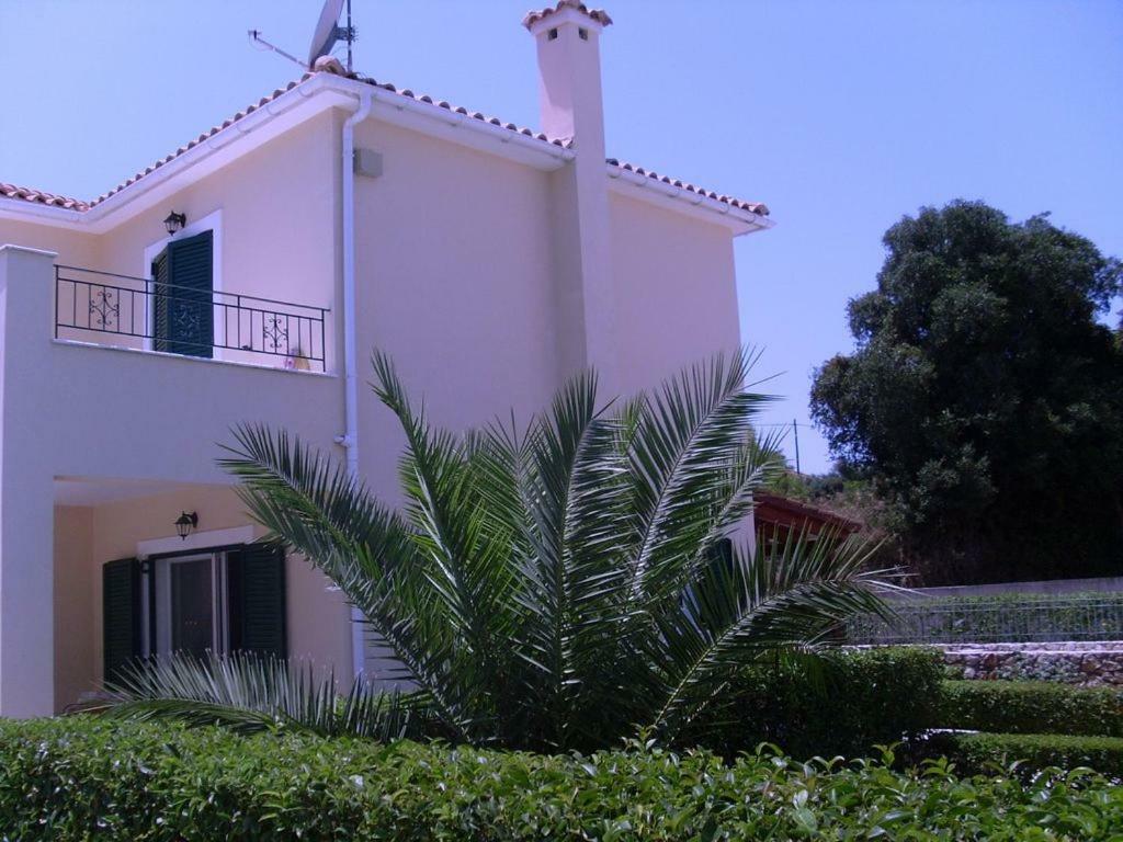 Villa Amelia Metaxata Exterior photo