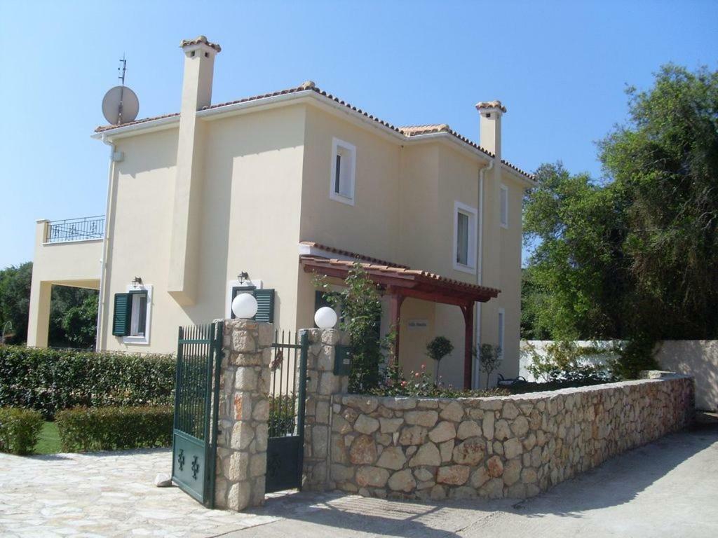 Villa Amelia Metaxata Exterior photo