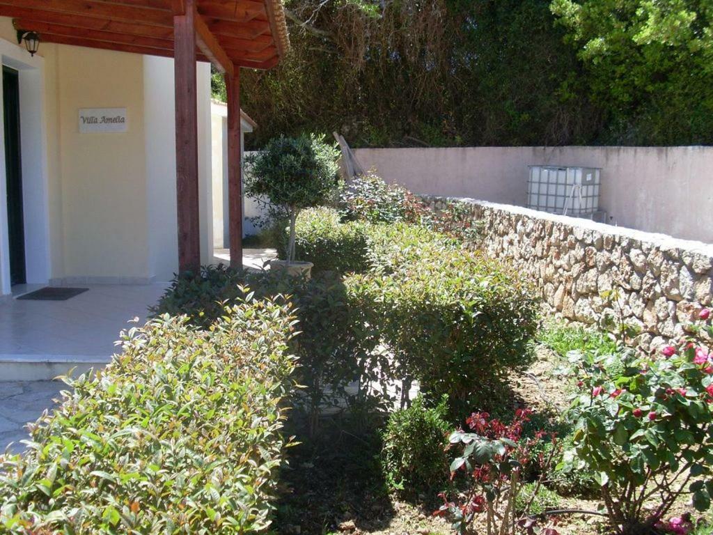 Villa Amelia Metaxata Exterior photo